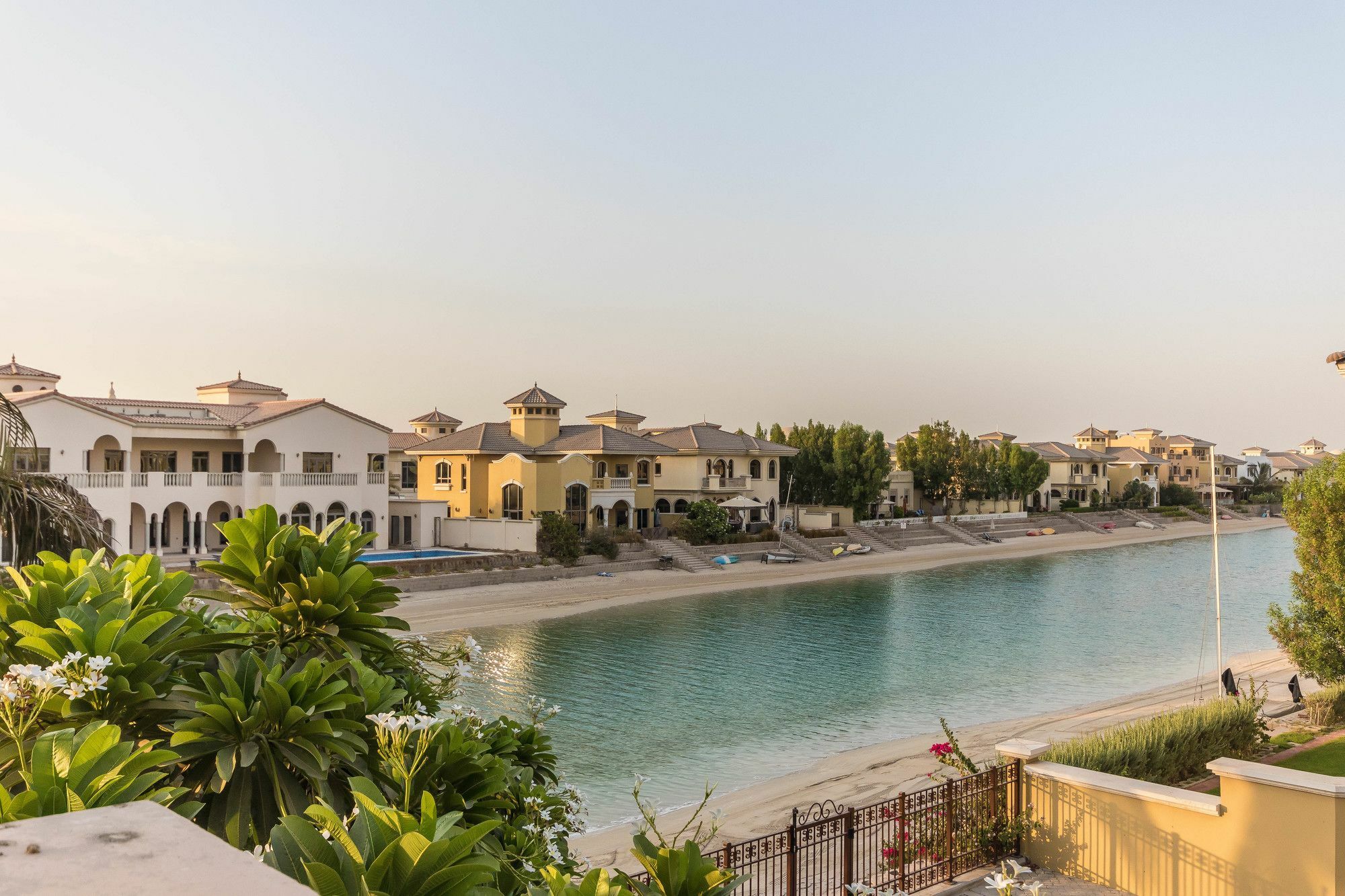 Yanjoon Holiday Homes - Palm Jumeirah Frond A Villas Dubai Ngoại thất bức ảnh
