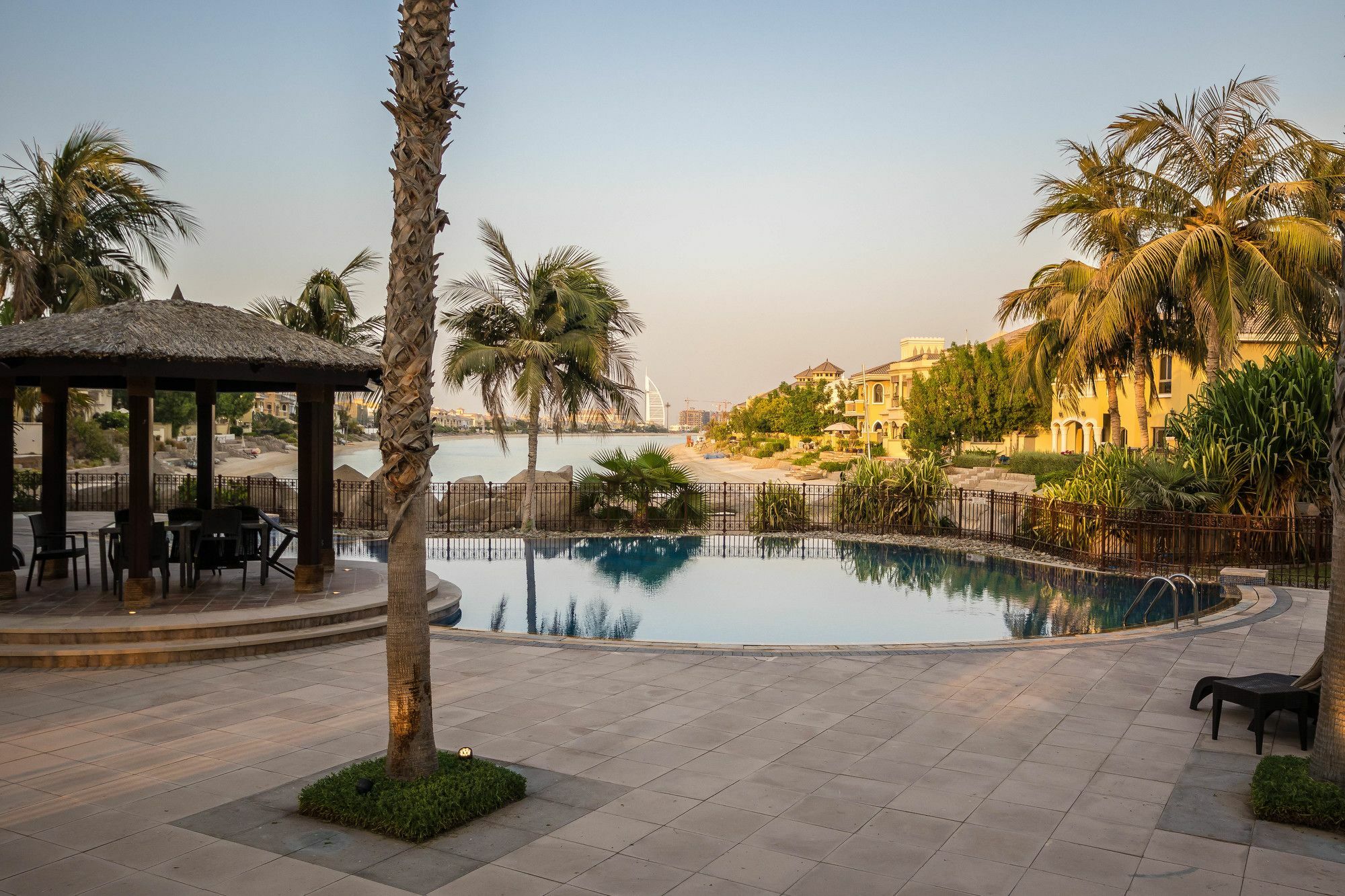 Yanjoon Holiday Homes - Palm Jumeirah Frond A Villas Dubai Ngoại thất bức ảnh